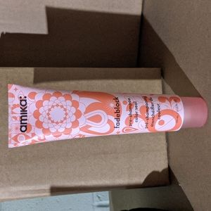 Amika Fadeblock pre-shampoo color seal 5 oz.